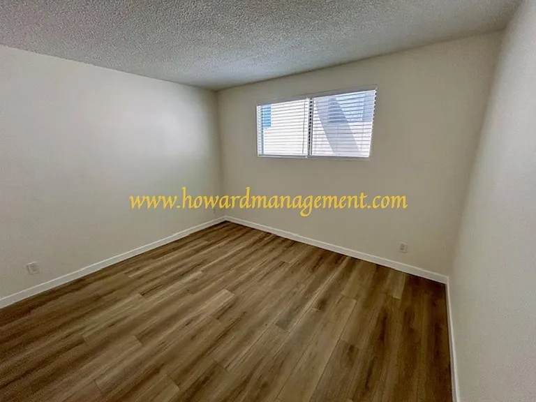 04256LI — Photo 14
