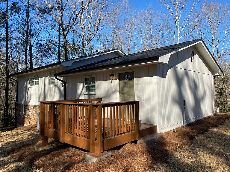 2202 Chestnut Log Dr — Photo 18