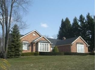 18128 Pinebrook Dr, Northville, MI 48168