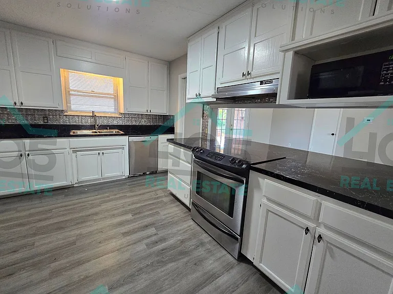 3606 Oakhurst Dr — Photo 9