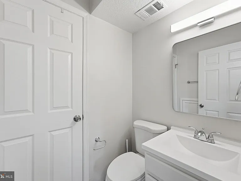 E Rosecroft Village Cir — Photo 21
