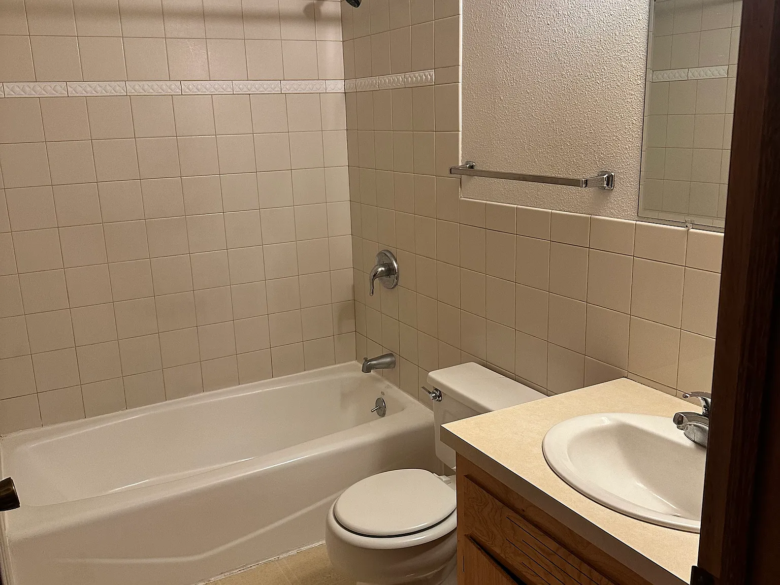 3 bed, 1.5 bath, 1074 sqft, $1,800 — Photo 3