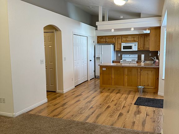 5th image of 1031 Edinburg Cir