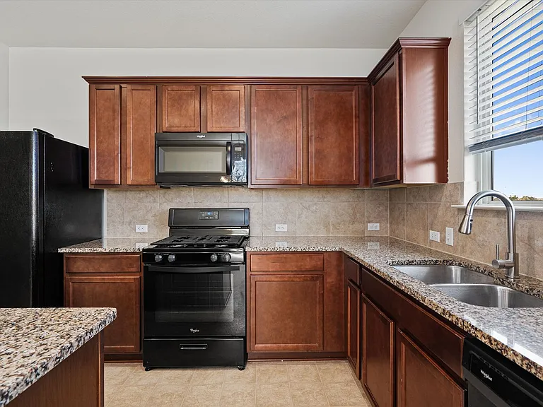 146 Russet Trl — Photo 11