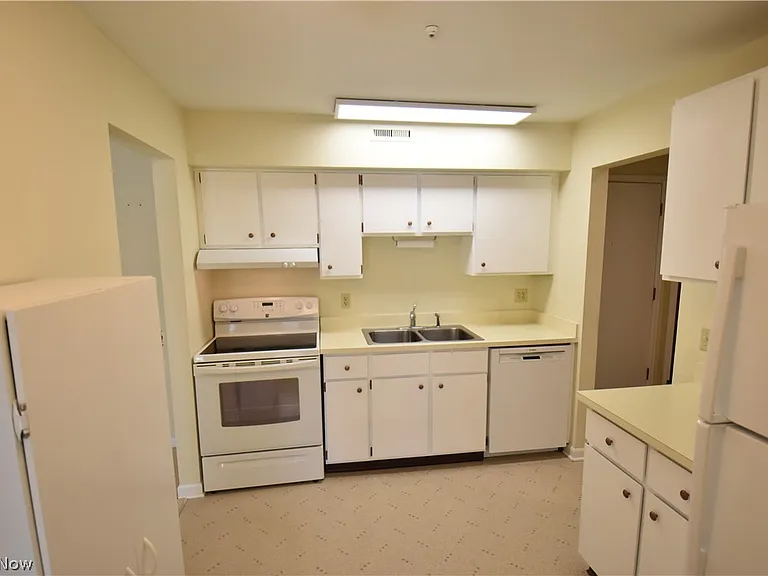 77 Atterbury Blvd #208 — Photo 5