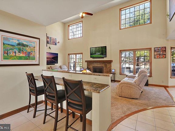 4th image of 23 Laura Ct