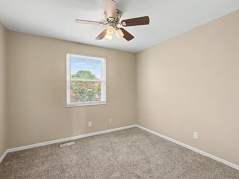 1406 Old Town Ct — Photo 32
