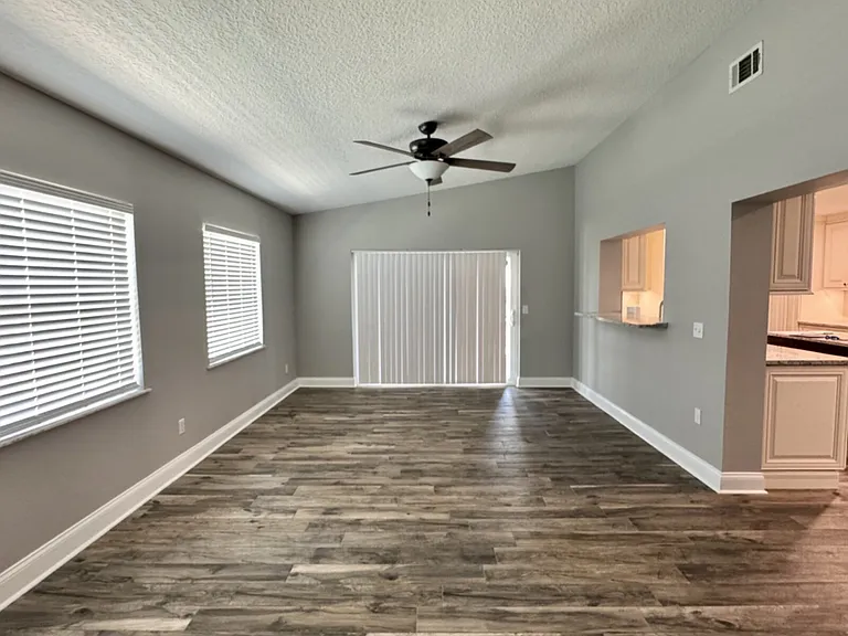1301 Queen Elaine Dr — Photo 7