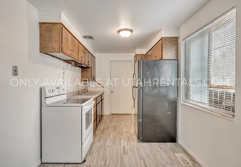 1194 W 300 N — Photo 5