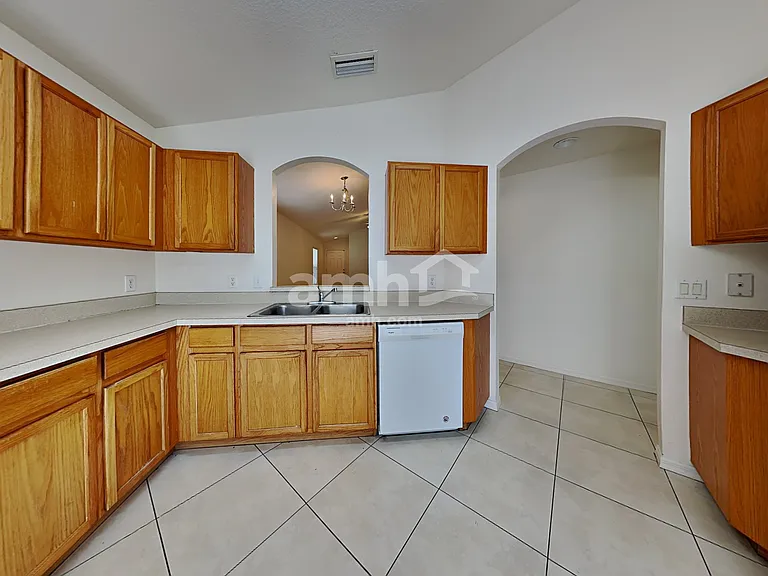 1611 Marsh Wood Dr — Photo 3