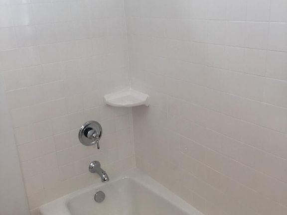 5th image of 1810 Oak St APT 3