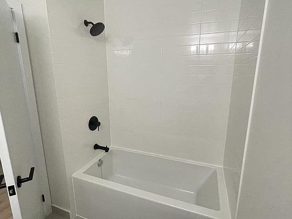 4th image of 2300 Saint Clair Ave W #113