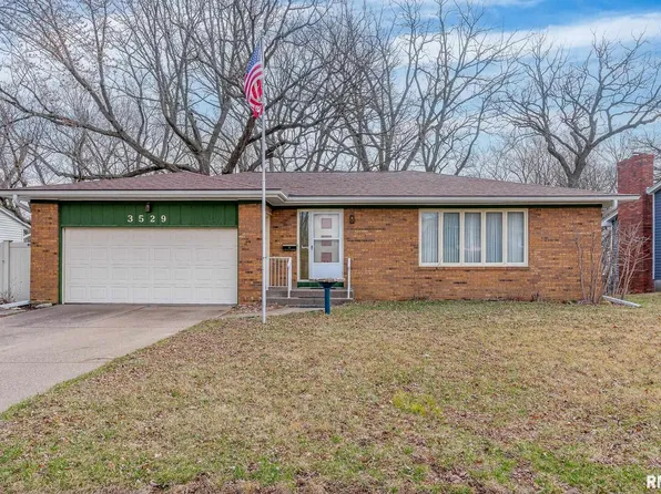 3529 N Elmwood Ave, Davenport, IA 52806