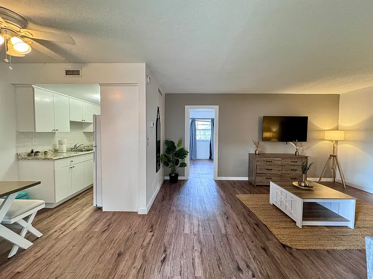 202 Lucerne Ave #12 — Photo 43