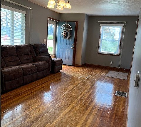 4th image of 1133 E Pea Ridge Rd