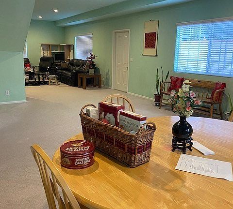 4th image of 17253 Victory Blvd