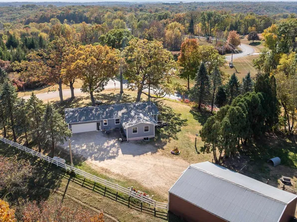 3278 S Rocky Hill Rd, Galena, IL 61036