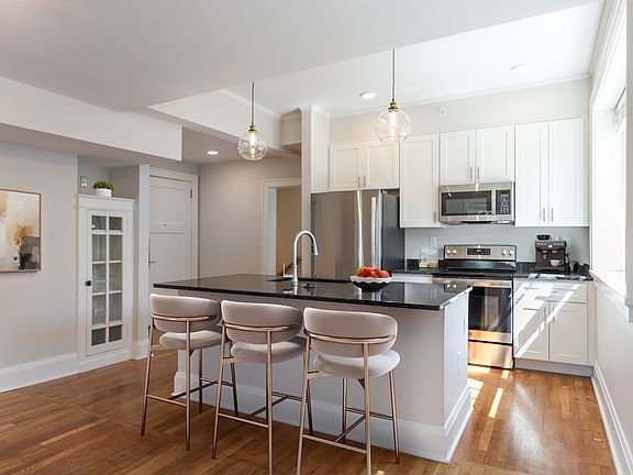 2nd image of 215 E Chestnut St #106