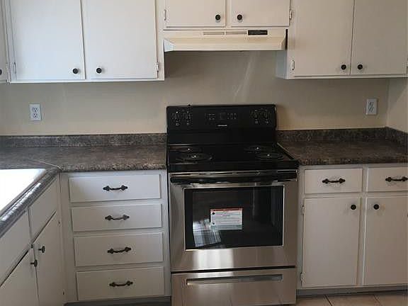 3rd image of 505 Saddlewood Ln