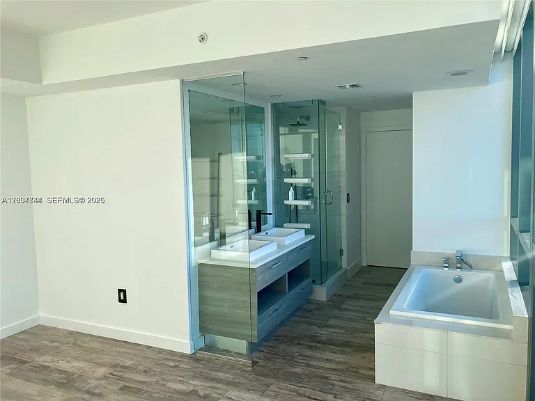 650 NE 32nd St #4408 — Photo 13