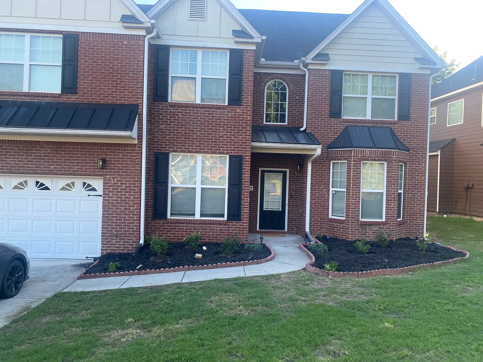 5 bed, 3389 sqft, $850 — Photo 1