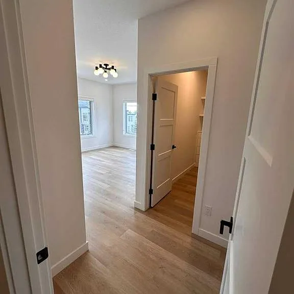 4744 Bowness Rd NW — Photo 19