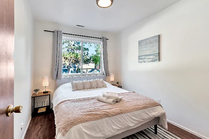 2 bed, 1000 sqft, $1,599 — Photo 1