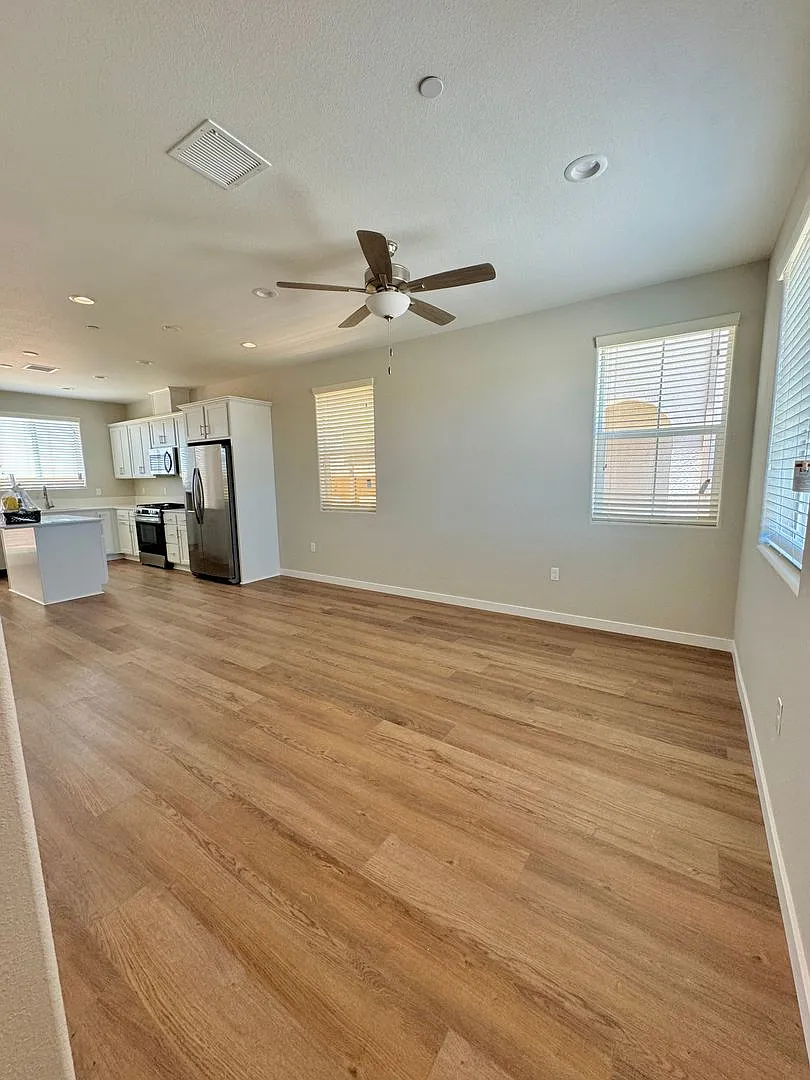 Like New 3 Bedroom 2.5 Bathroom Home Available 11/1/26 — Photo 2
