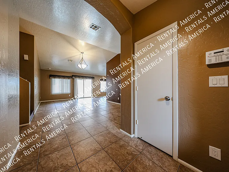 3160 W Frankfurt Dr — Photo 4