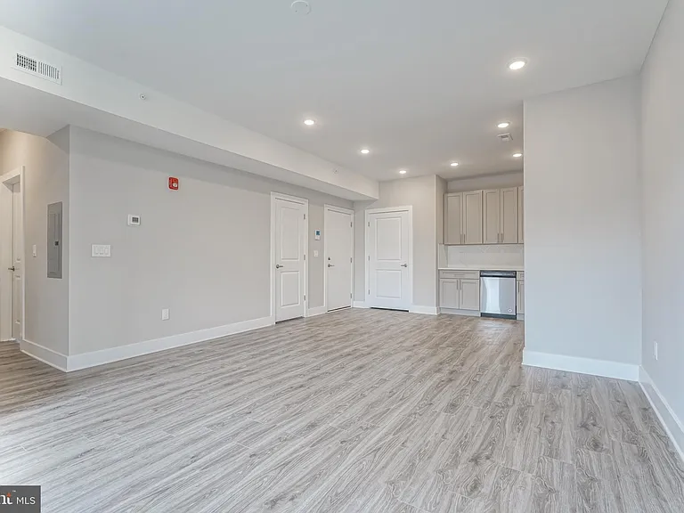 2162 E Norris St #303 — Photo 8