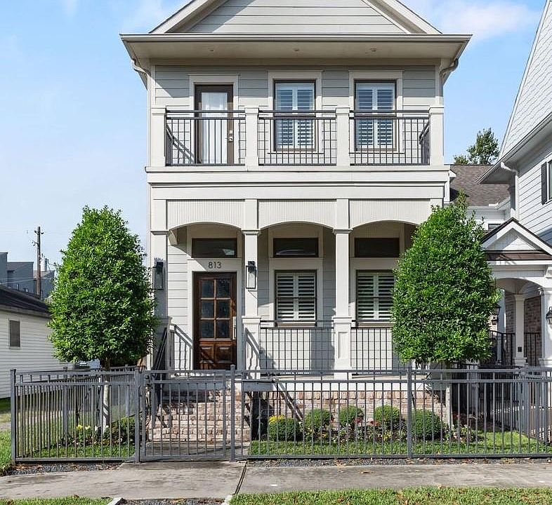 1st image of 813 Ashland St