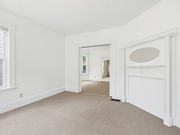 5th image of 32 Stone Ave