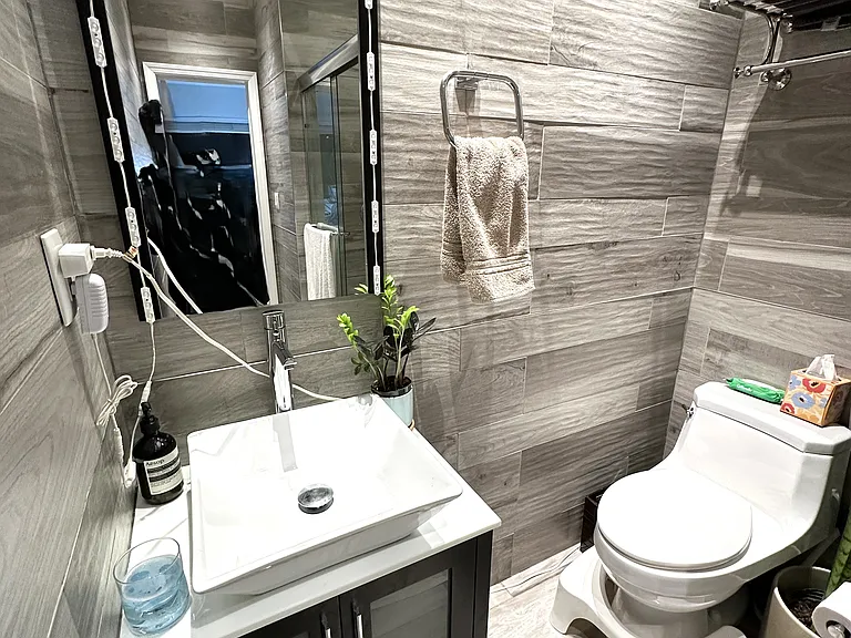 233 W 14th St #5R — Photo 16