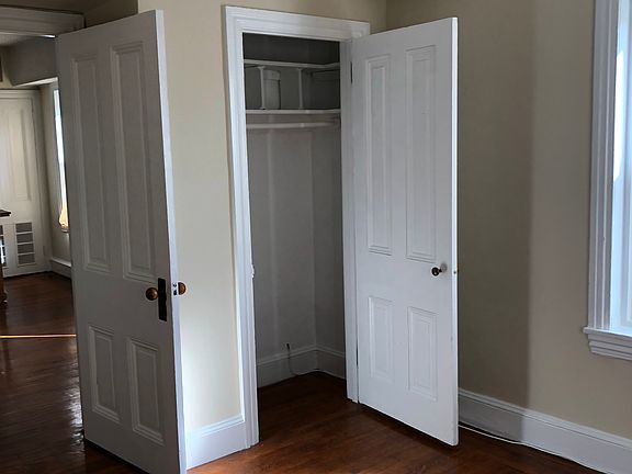 3rd image of 2124 Walnut St APT 3R