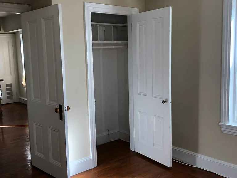 2124 Walnut St #3R — Photo 2