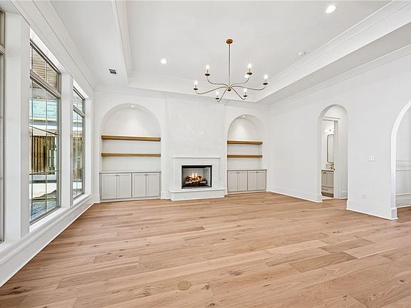 4th image of 331 Randolph Ct