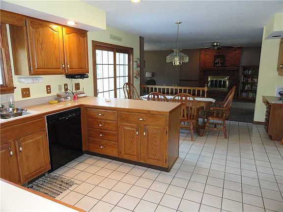 5th image of 761 Stockbridge Dr