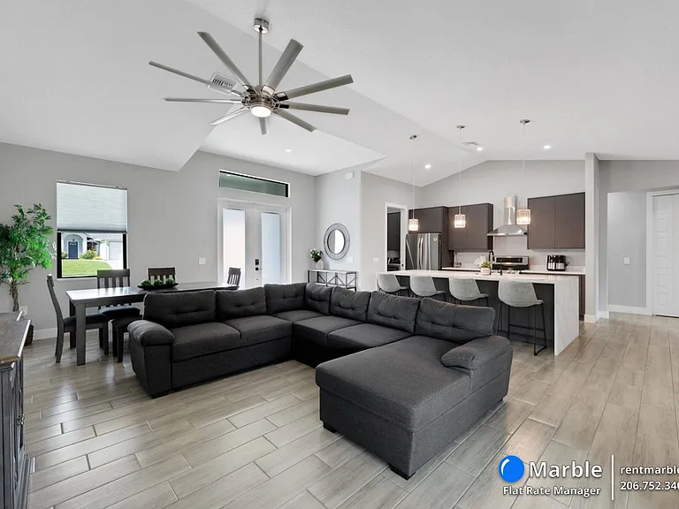 4618 Catalina Ln — Photo 4