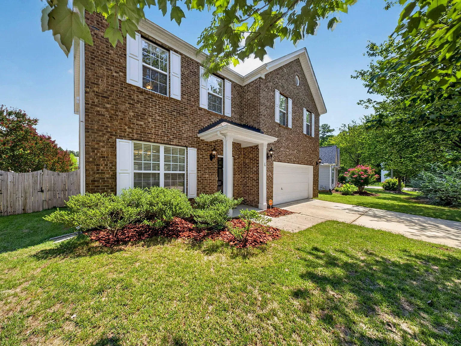 3 bed, 2.5 bath, 2300 sqft, $2,495 — Photo 4