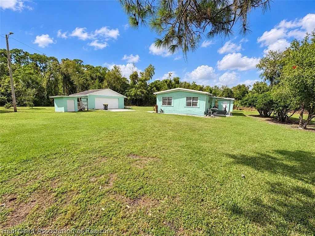 3 bed, 2.0 bath, 1344 sqft, $1,600 — Photo 1
