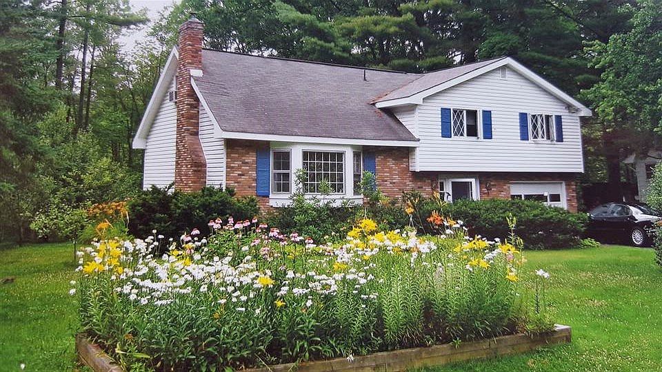 1st image of 323 Moonlight Dr