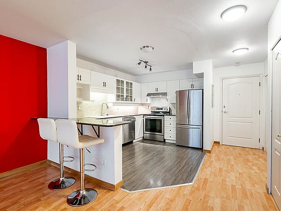 5th image of 3183 Esmond Ave #314