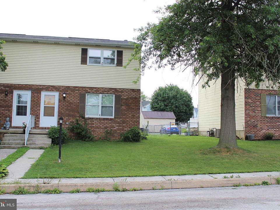 1st image of 142 Pin Oak Pl