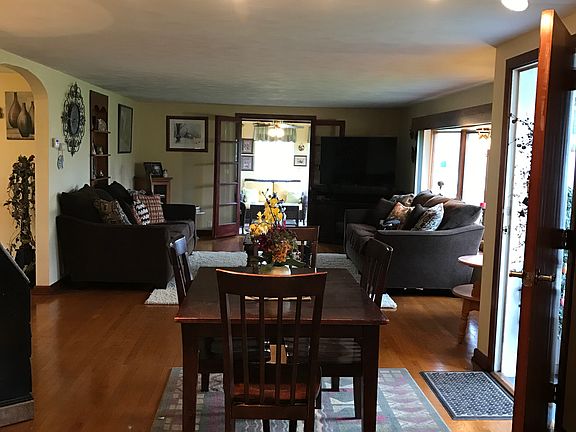 3rd image of 549 E Main St