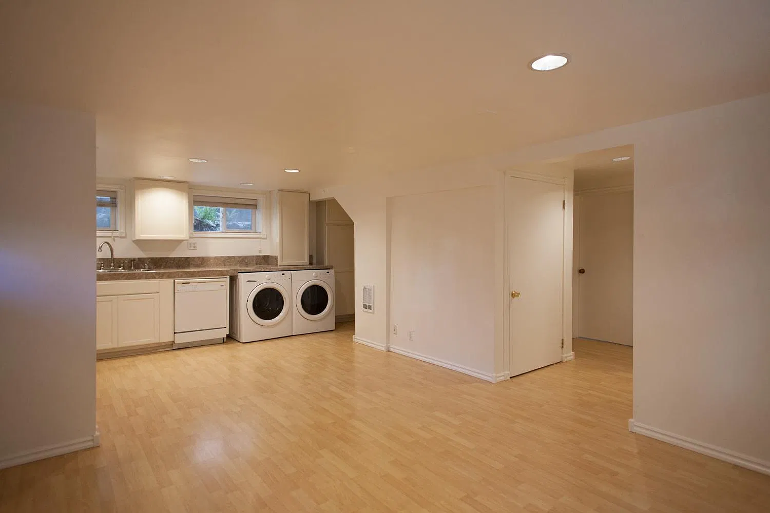 721 10th Ave E — Photo 2