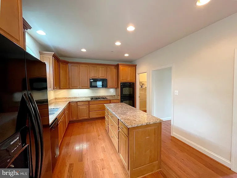 46895 Whittemoore Ct — Photo 10