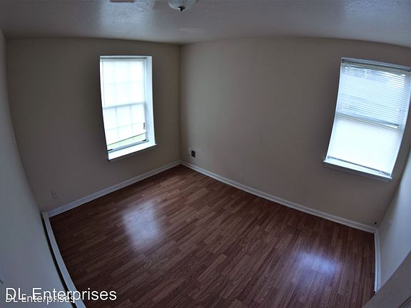 5th image of 3104B Taylor St