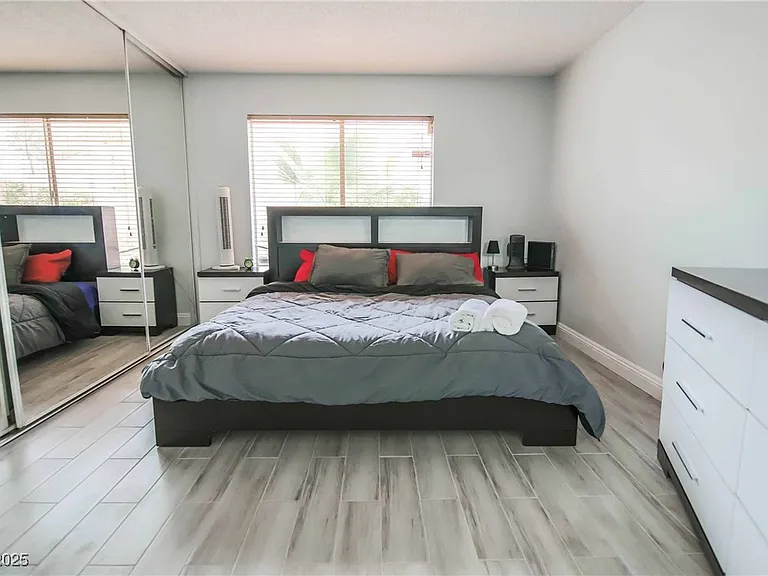 7399 Topeka Dr — Photo 14