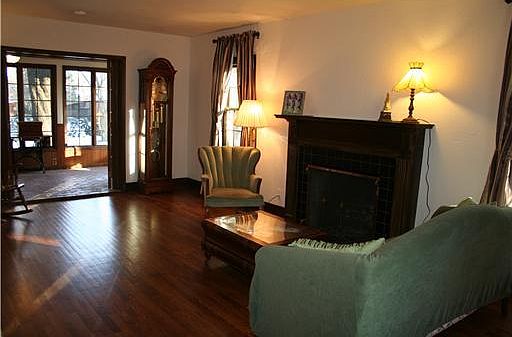 2nd image of 228 E Maplewood Dr