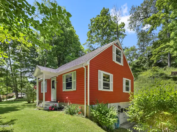 35 McCauley Ln, Williamstown, MA 01267